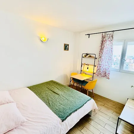 Eiffel Tower View Homestay,20mins To Paris Homestay Colombes (Hauts-de-Seine)